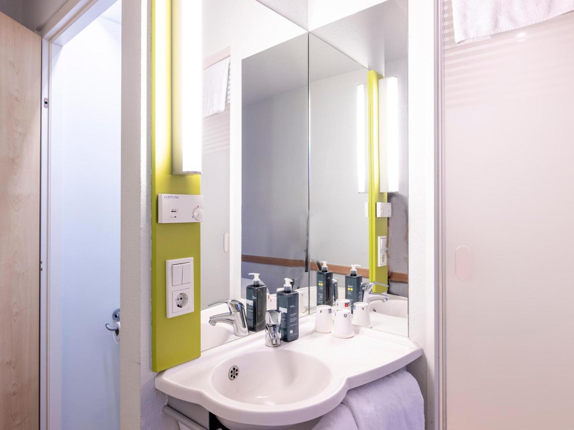 B&B Hotel Giessen-Linden Linden  Bagian luar foto